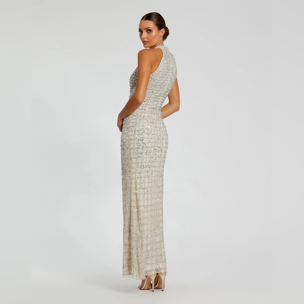 MAC DUGGAL
Silver Embellished Halter Neck Keyhole Gown - Picture 3 of 17